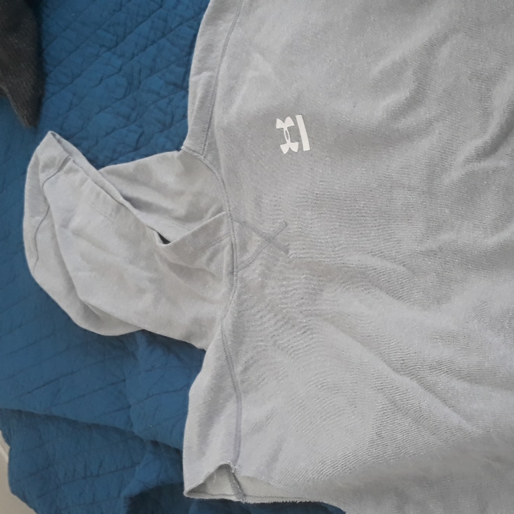 Under Armour sleeveless work out top